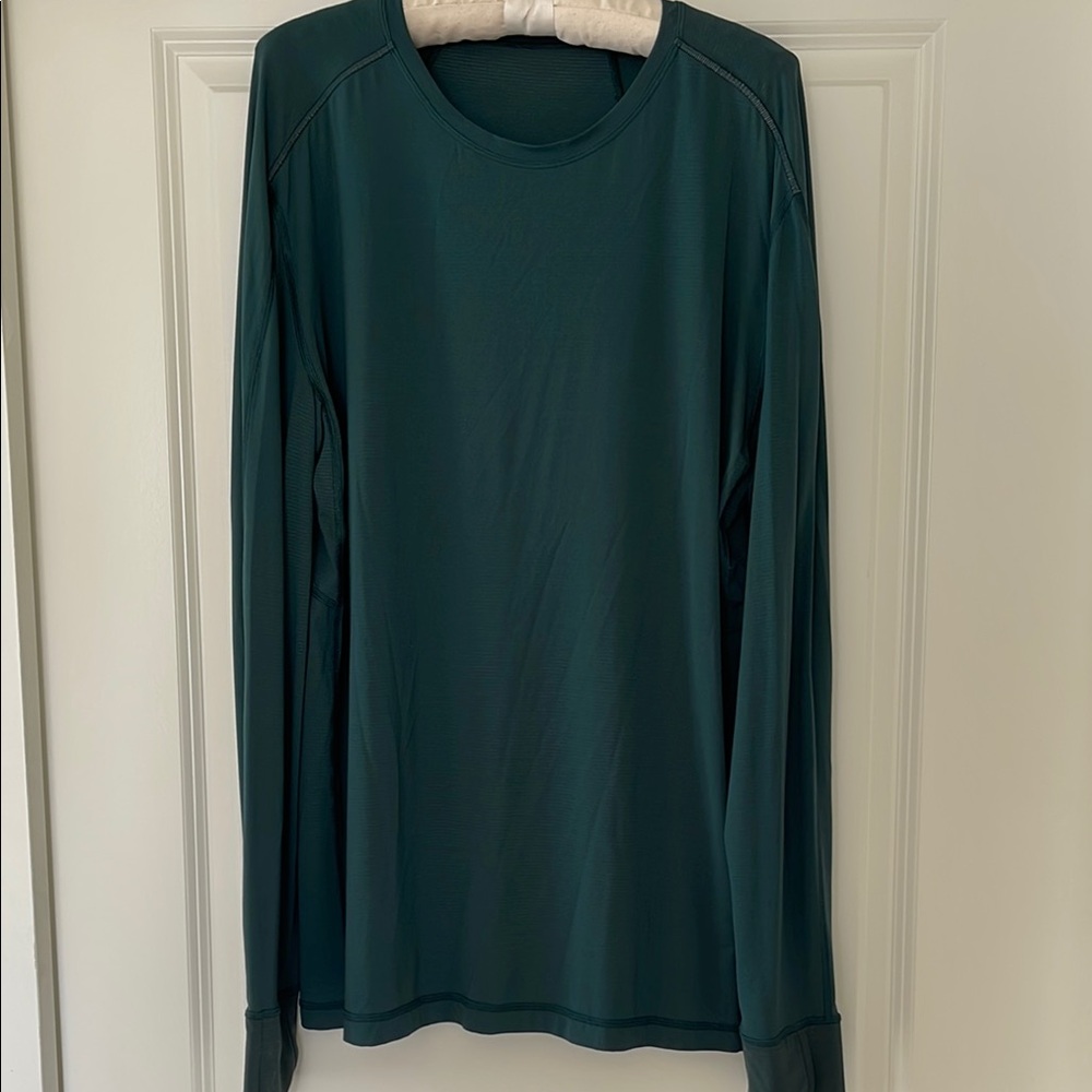 Lululemon Men’s long sleeve top.
